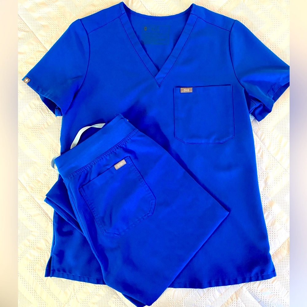 Figs Royal Blue scrub set. 🌻